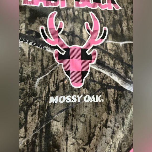 New! Never worn. Mossy oak baby girl onesie, size 18 months - Picture 3 of 4